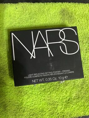 NARS Light Reflecting Setting Powder Compact